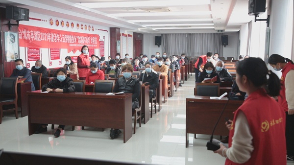 智能技术培训助老人跨越