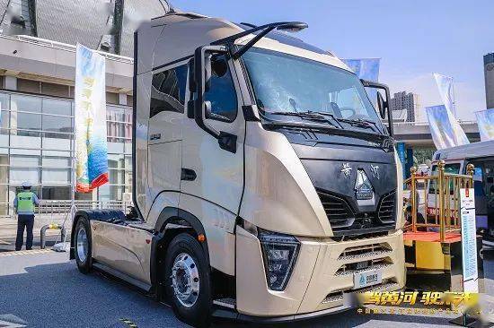 黄河品牌重卡耀世发布 43.18万起重塑高端物流新标杆 —— 技术专家郭磊深度解读中国重汽的破局之道